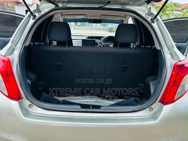 Toyota Vitz 2010 Silver