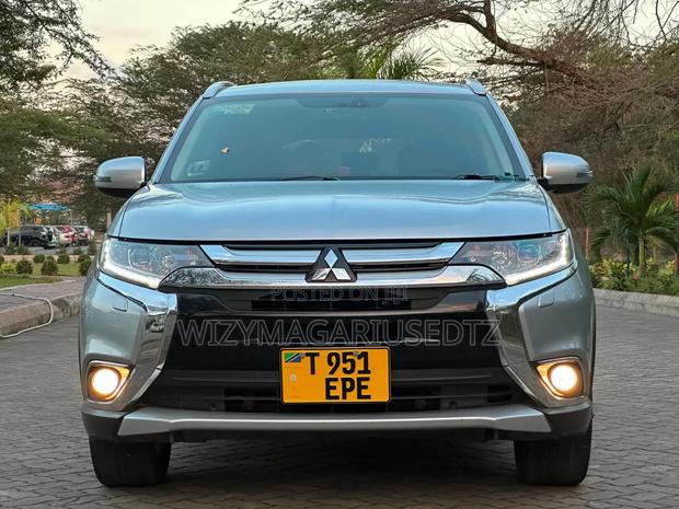 Mitsubishi Outlander 2015 Silver