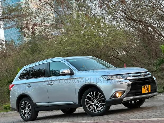 Mitsubishi Outlander 2015 Silver