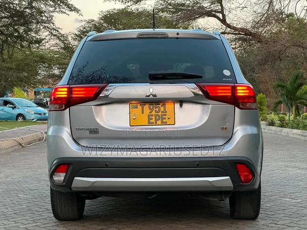 Mitsubishi Outlander 2015 Silver
