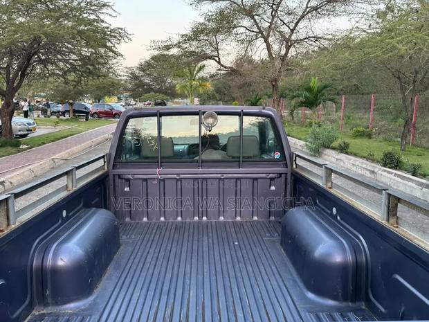 Nissan DoubleCab 2001 Gray