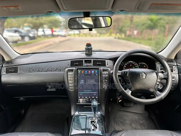 Toyota Crown 2004 White