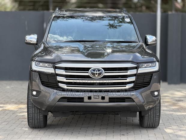 Toyota Land Cruiser LC300 2024 Gray
