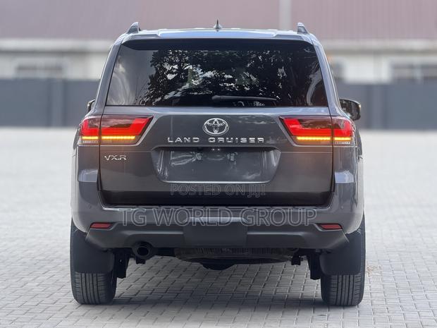 Toyota Land Cruiser LC300 2024 Gray