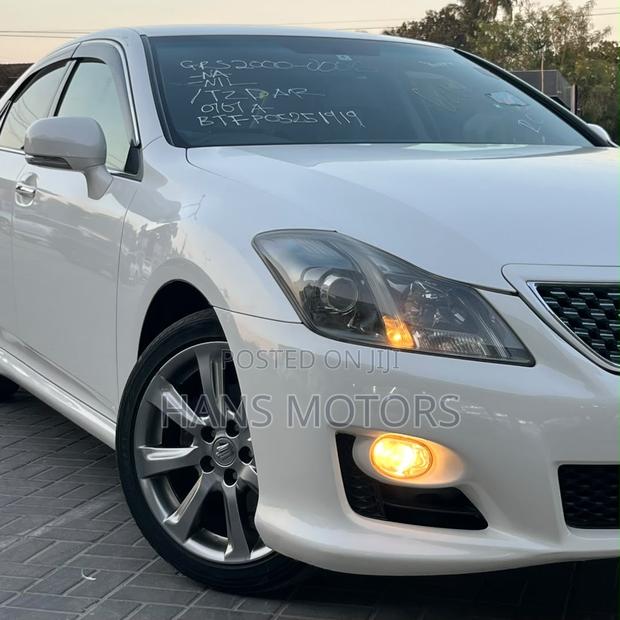 Toyota Crown 2009 White
