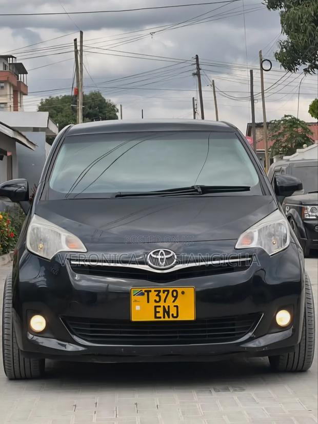 Toyota Ractis 2012 Black