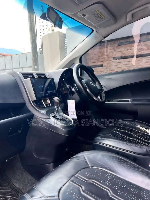 Toyota Ractis 2012 Black