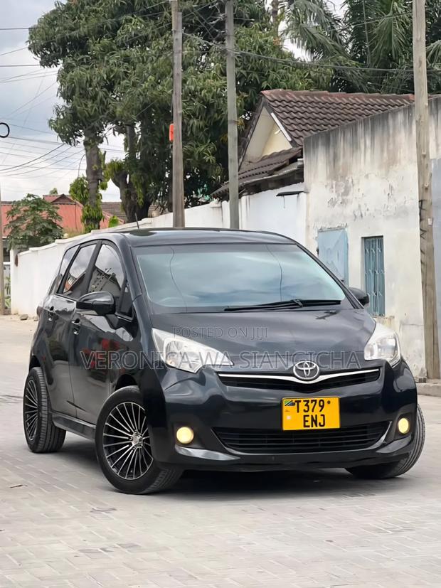 Toyota Ractis 2012 Black