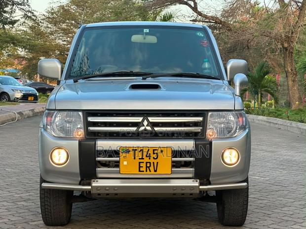 Mitsubishi Pajero 2009 Silver