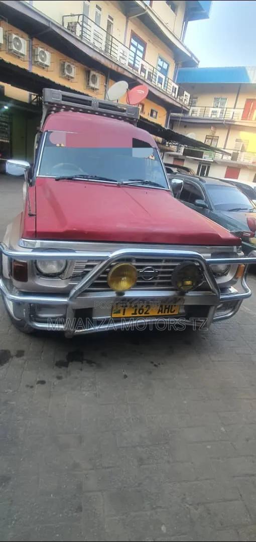 Nissan Patrol 1997 Red