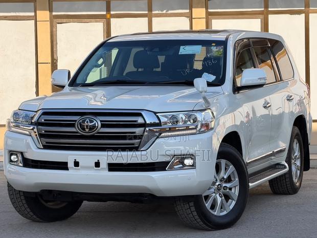 Toyota Land Cruiser 4.6 V8 ZX 2017 White