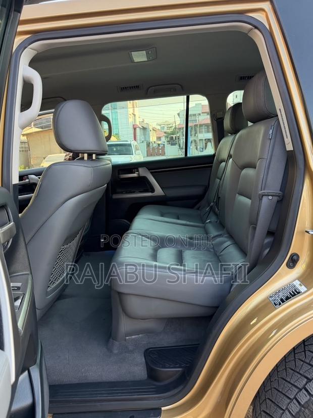 Toyota Land Cruiser 4.6 V8 ZX 2009 Gold