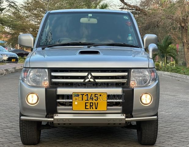 Mitsubishi Pajero 2009 Silver