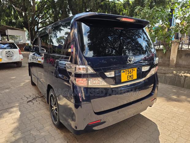 Toyota Vellfire 2010 Blue