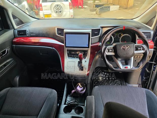 Toyota Vellfire 2010 Blue