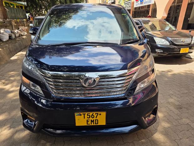Toyota Vellfire 2010 Blue