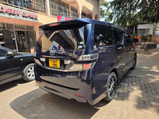 Toyota Vellfire 2010 Blue