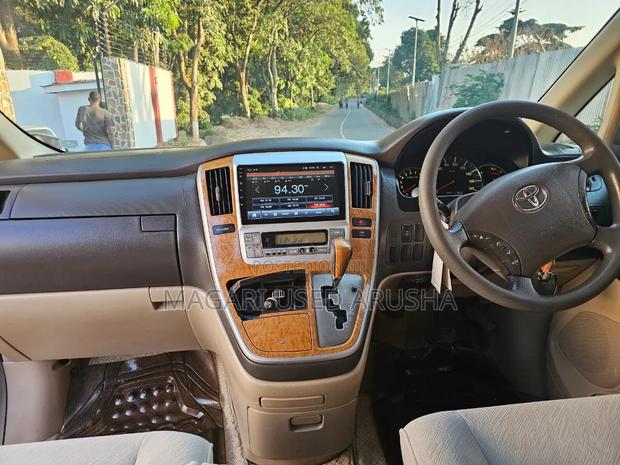 Toyota Alphard 2005 Silver