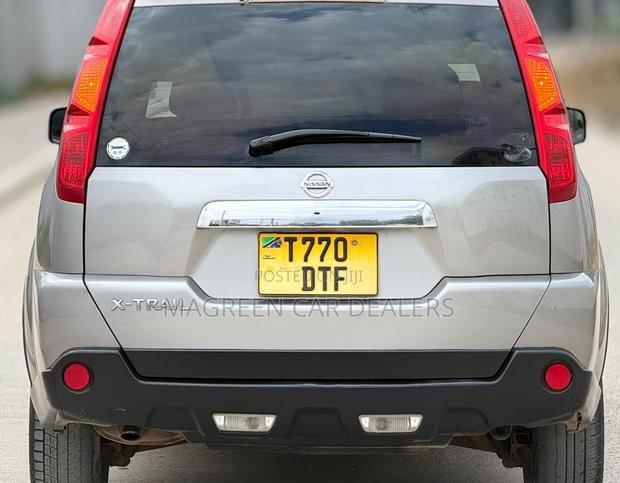 Nissan X-Trail 2011 Silver