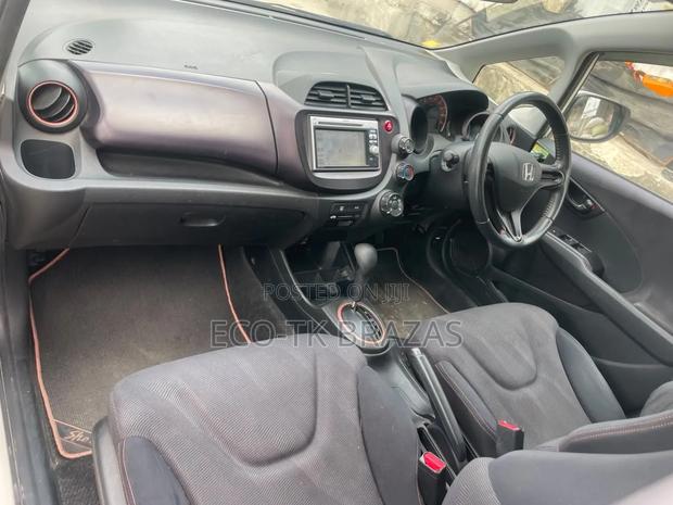 Honda Fit 2012 Pearl