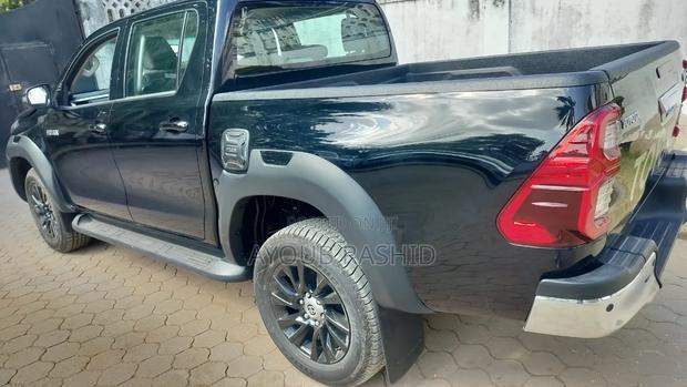 New Toyota Hilux 2026 Black