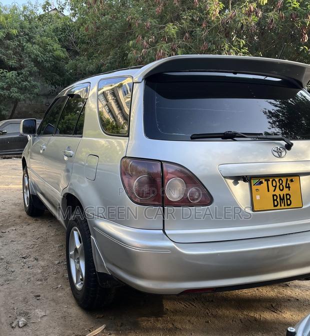 Toyota Harrier 2002 Silver