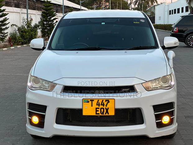 Mitsubishi Outlander 2011 White