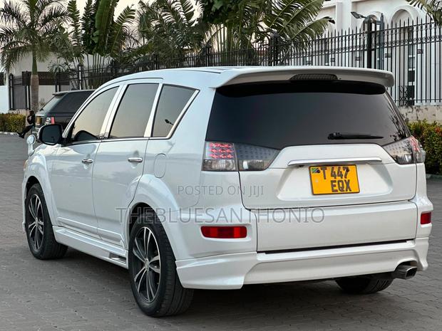 Mitsubishi Outlander 2011 White
