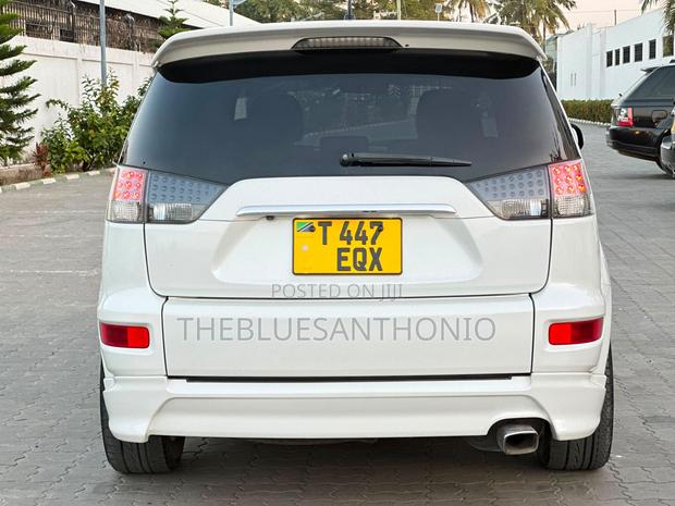 Mitsubishi Outlander 2011 White
