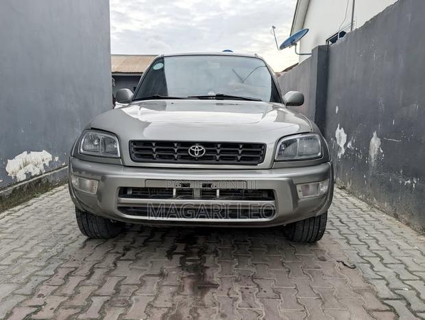 Toyota RAV4 Base FWD 1999 Silver