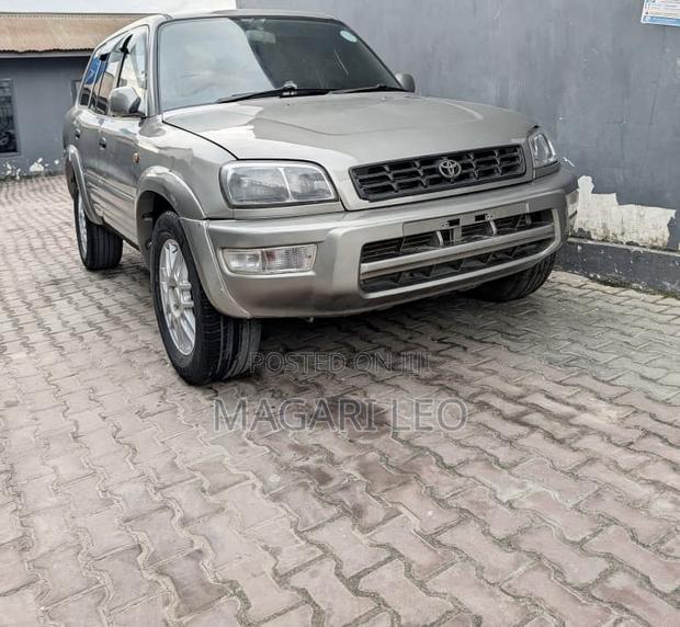 Toyota RAV4 Base FWD 1999 Silver