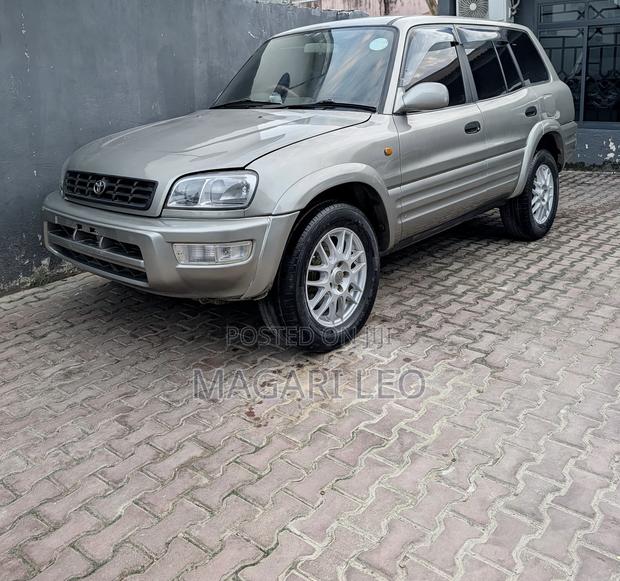 Toyota RAV4 Base FWD 1999 Silver