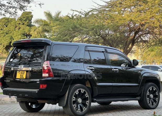 Toyota Hilux Surf 2004 Black