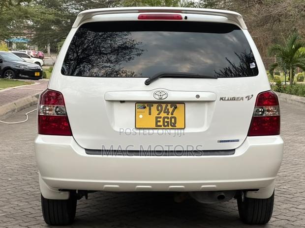 Toyota Kluger 2003 White