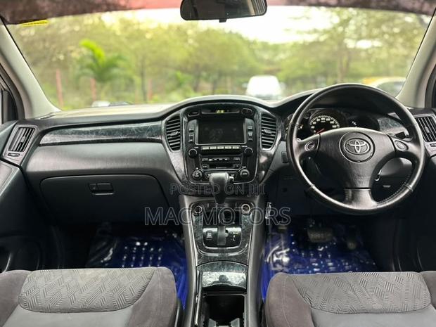 Toyota Kluger 2003 White