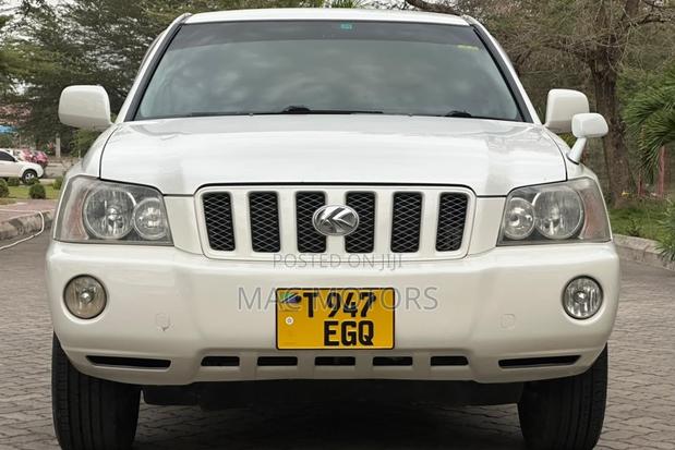 Toyota Kluger 2003 White