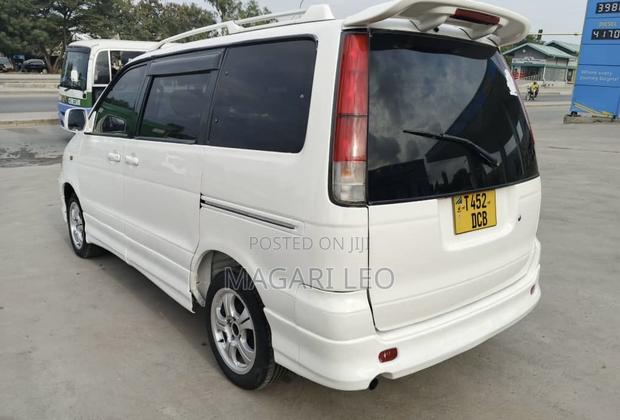 Toyota Noah 2.0 AWD (8 Seater) 2001 White