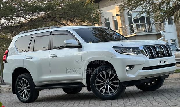 Toyota Land Cruiser Prado 2.8 2021 White