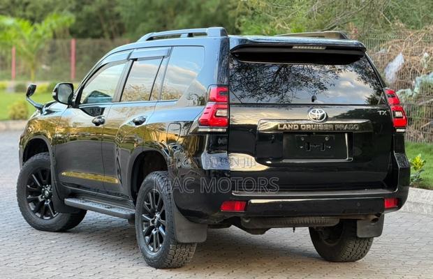 Toyota Land Cruiser Prado 2.8 2022 Black