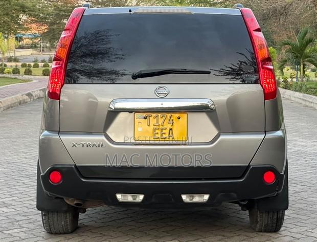 Nissan X-Trail 2010 Gray