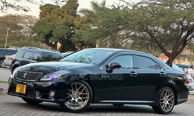 Toyota Crown 2011 Black