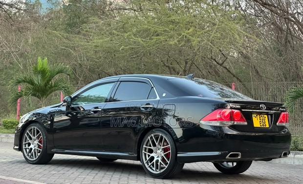 Toyota Crown 2011 Black