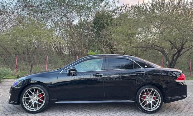 Toyota Crown 2011 Black