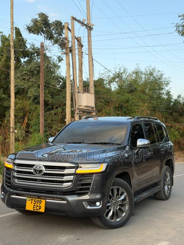 Toyota Land Cruiser 3.3 Diesel 4WD 2022 Gray