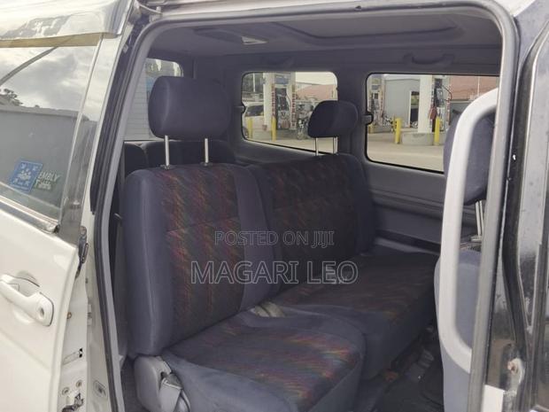 Toyota Noah 2.0 AWD (8 Seater) 2001 White