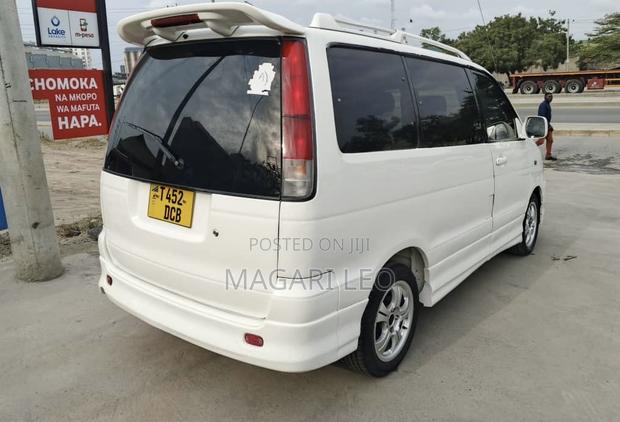 Toyota Noah 2.0 AWD (8 Seater) 2001 White