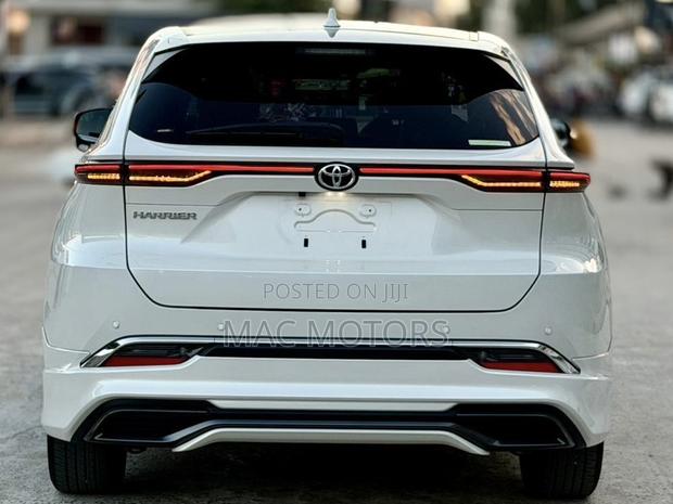 Toyota Harrier 2.0 2021 White