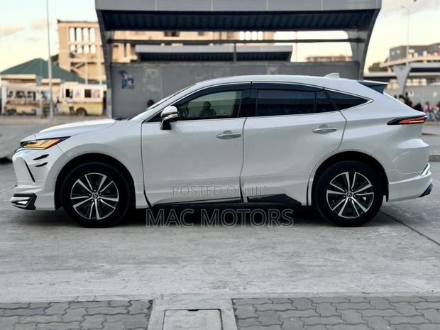 Toyota Harrier 2.0 2021 White
