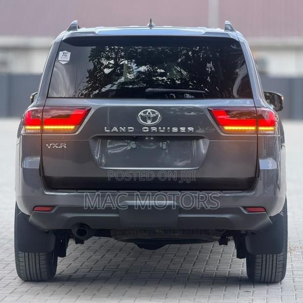 Toyota Land Cruiser LC300 2024 Gray