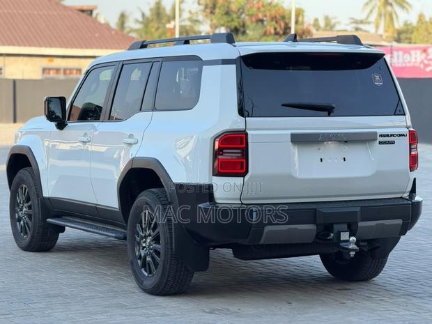 Toyota Land Cruiser Prado 2.8 2025 White